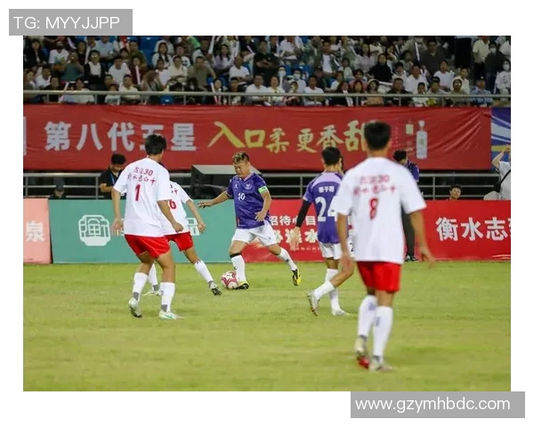 街头采访足球迷谈心目中的足球明星与他们的影响力 街头采访足球迷谈心目中的足球明星与他们的影响力