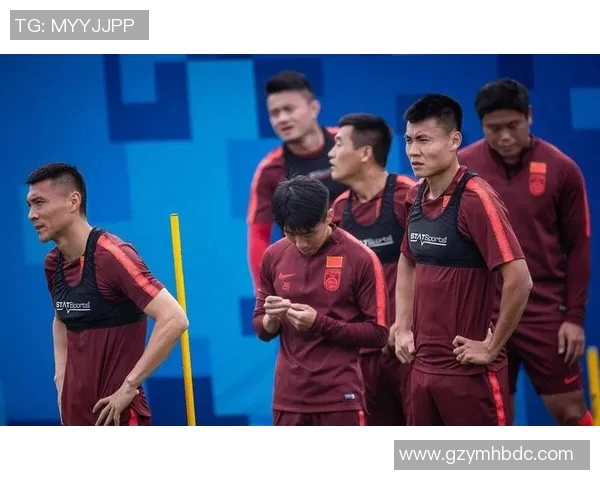 足球明星化身路人街头踢球引发热议球迷惊喜连连 足球明星化身路人街头踢球引发热议球迷惊喜连连