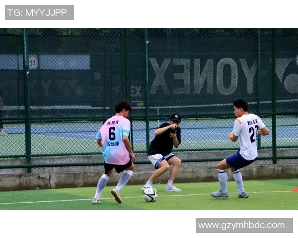 先烈中路小学足球明星展现青春风采助力校园体育文化发展 先烈中路小学足球明星展现青春风采助力校园体育文化发展